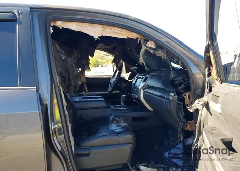 2017 Toyota Tundra Sr5 4.6L V8 из США, поврежденный, VIN 5TFEM5F11HX118939